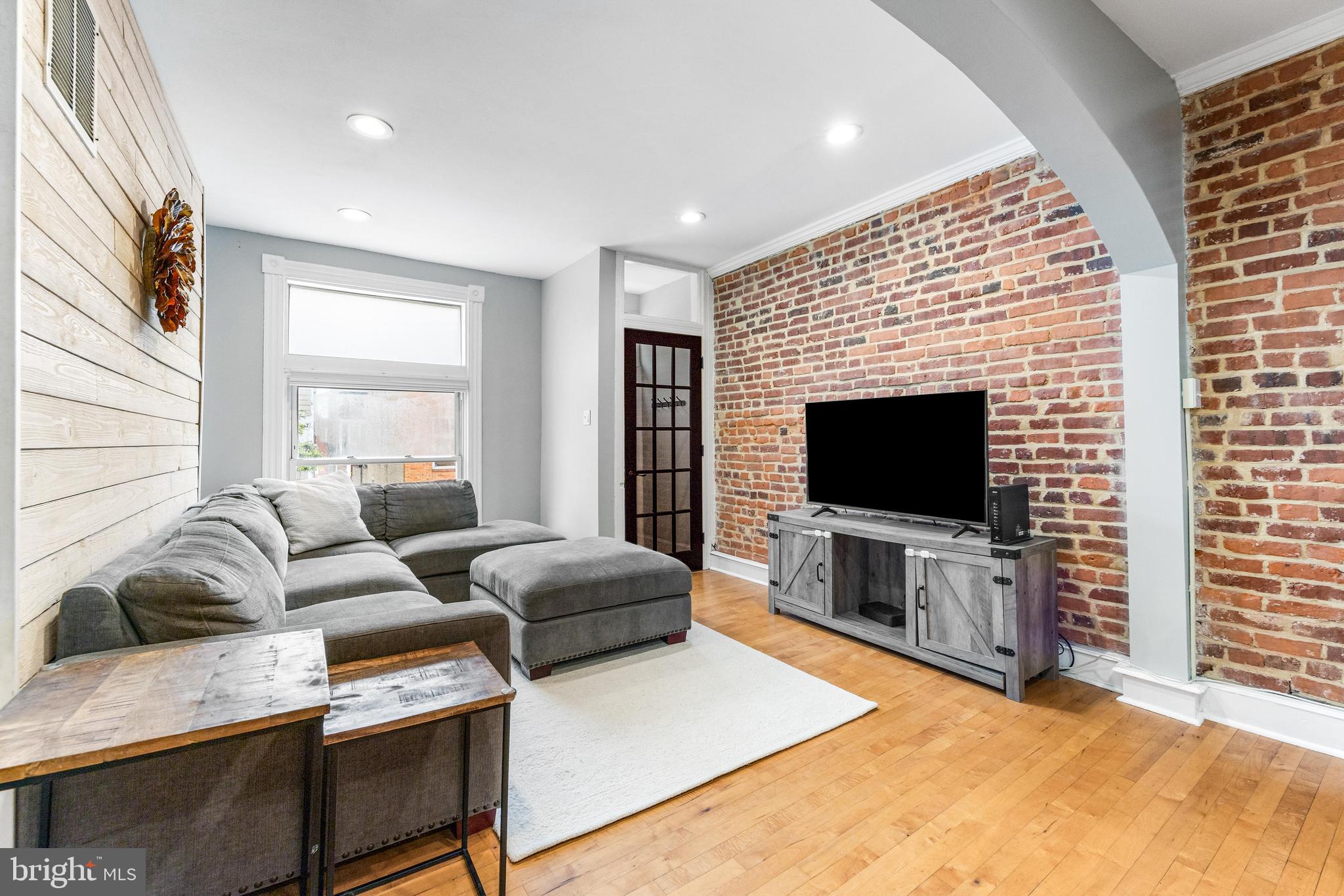 927 S Linwood Ave