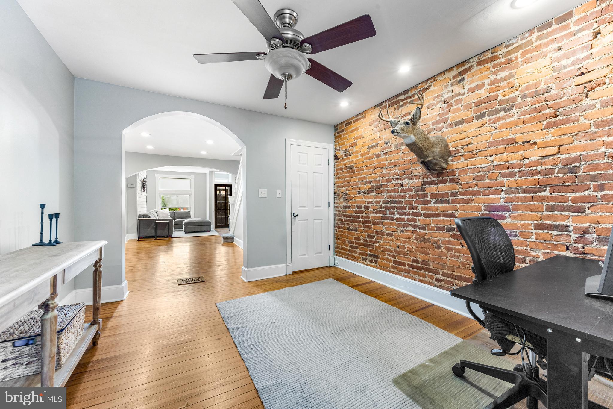 927 S Linwood Ave