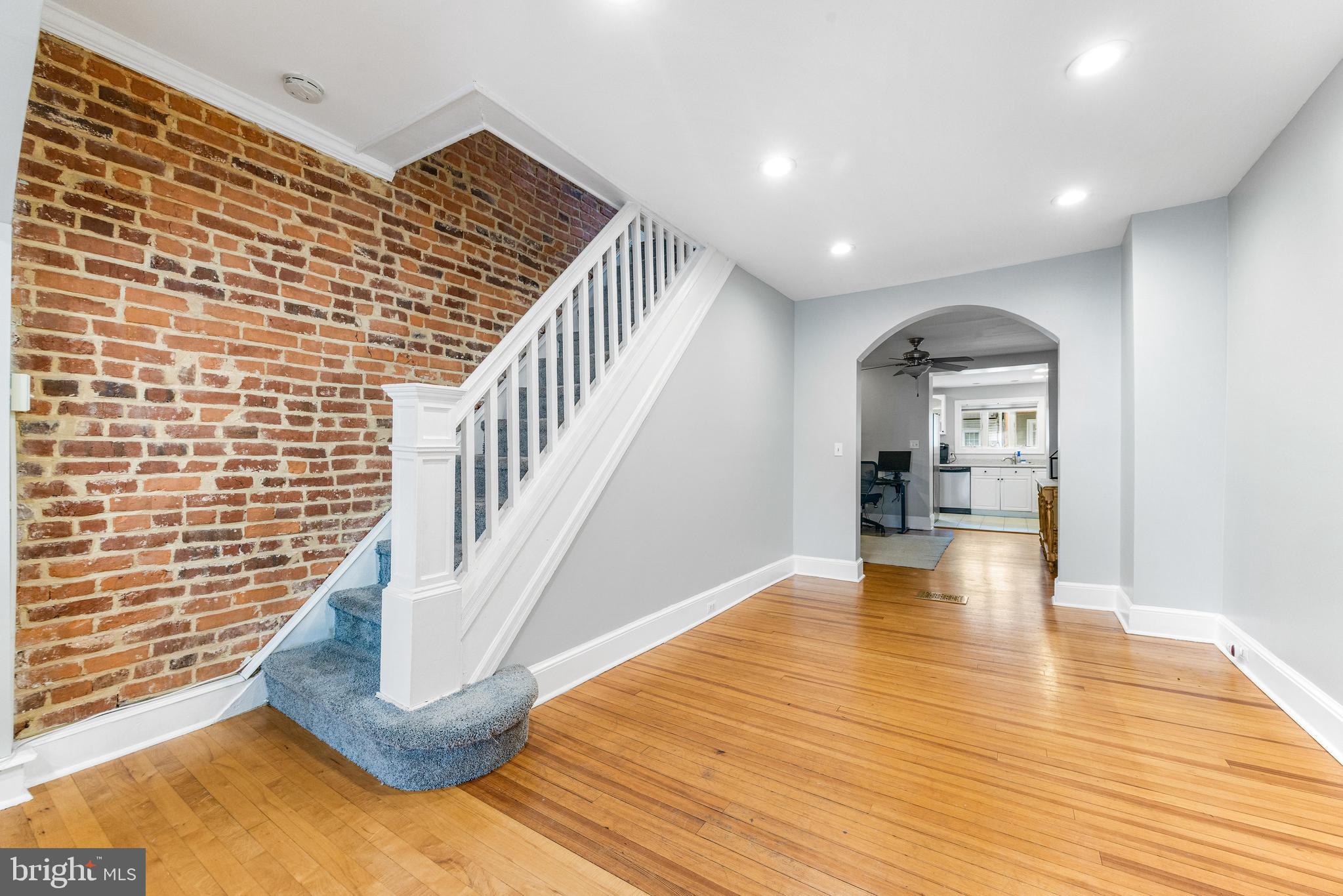 927 S Linwood Ave