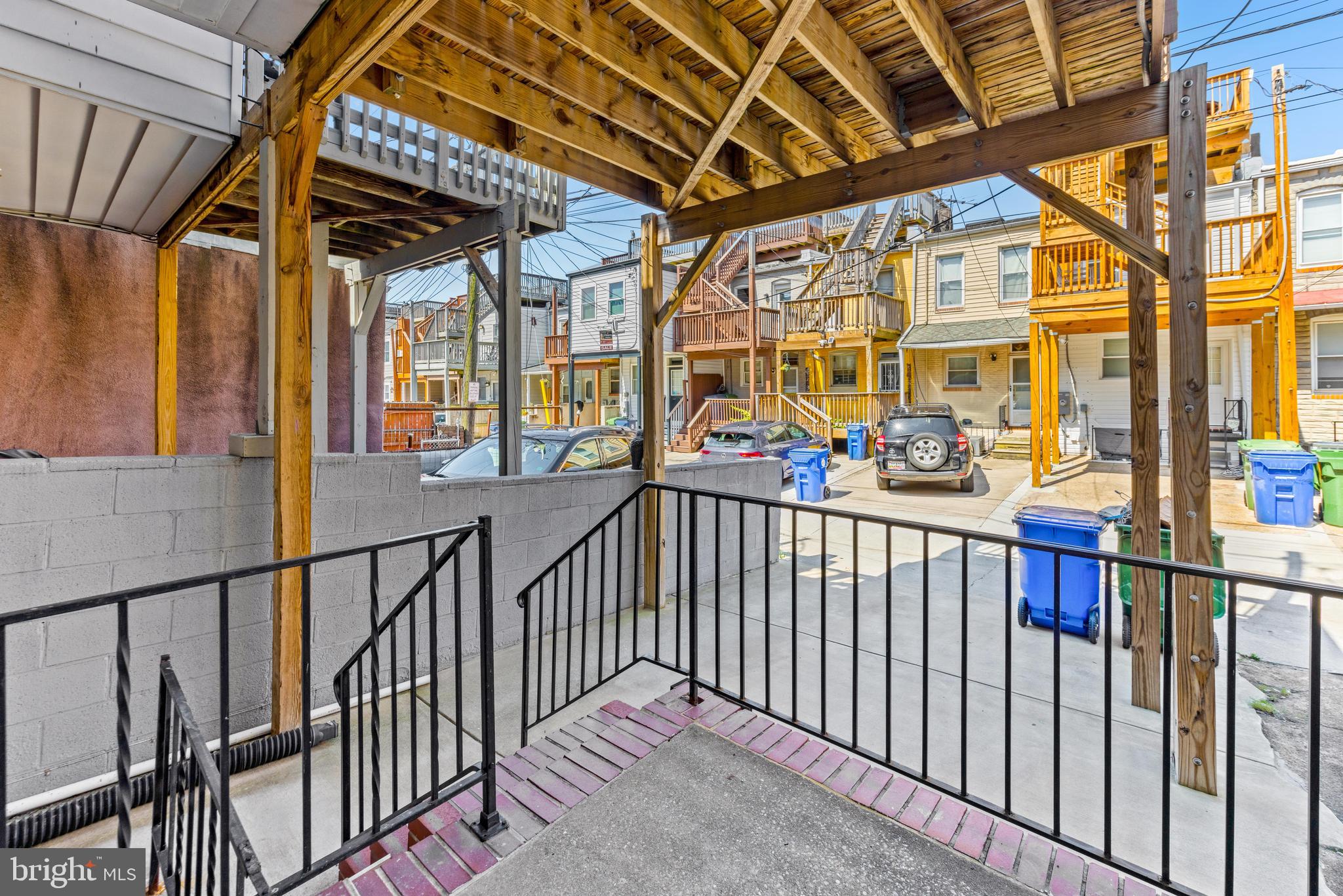 704 S Ellwood Ave