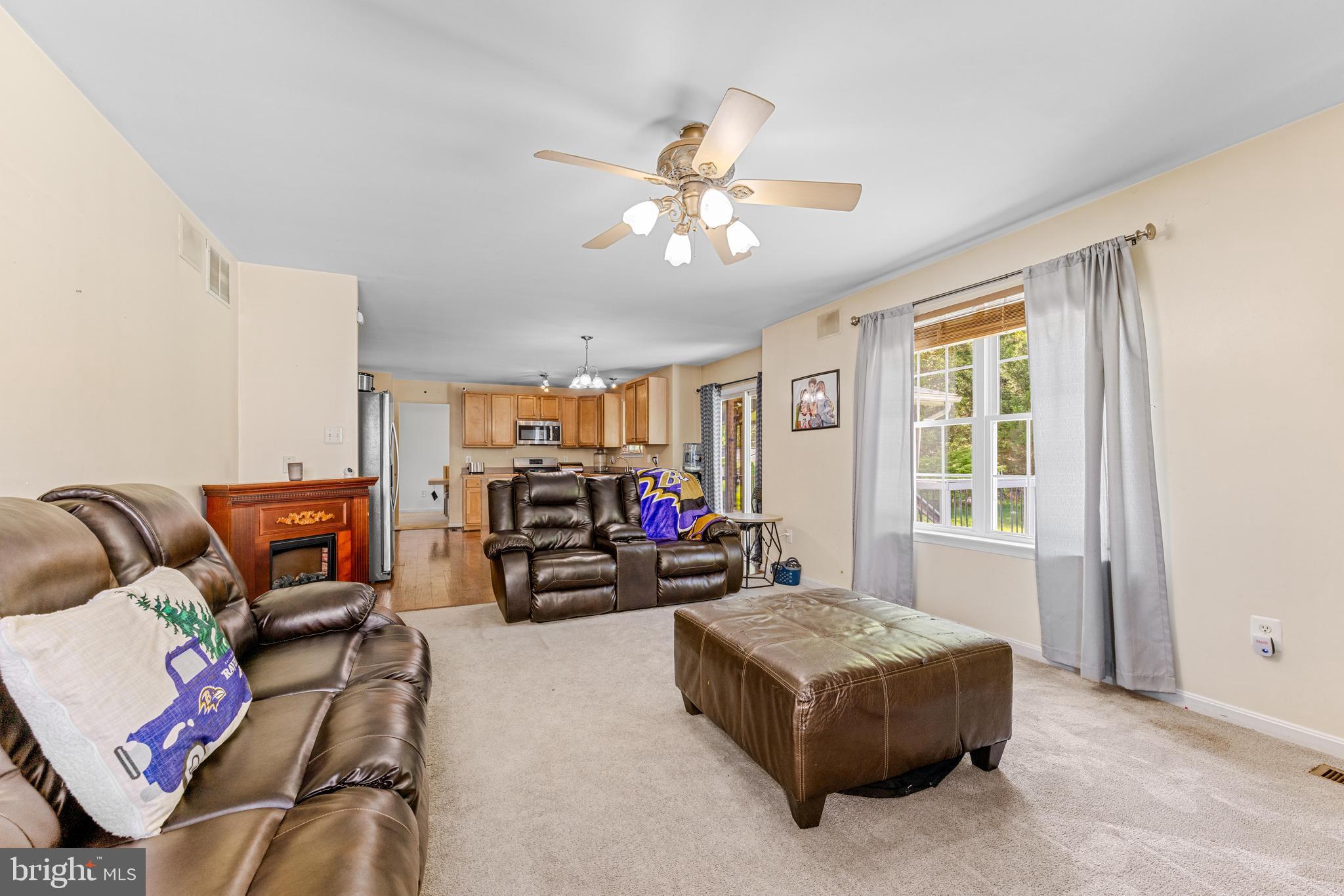 8218 Selwin Ct