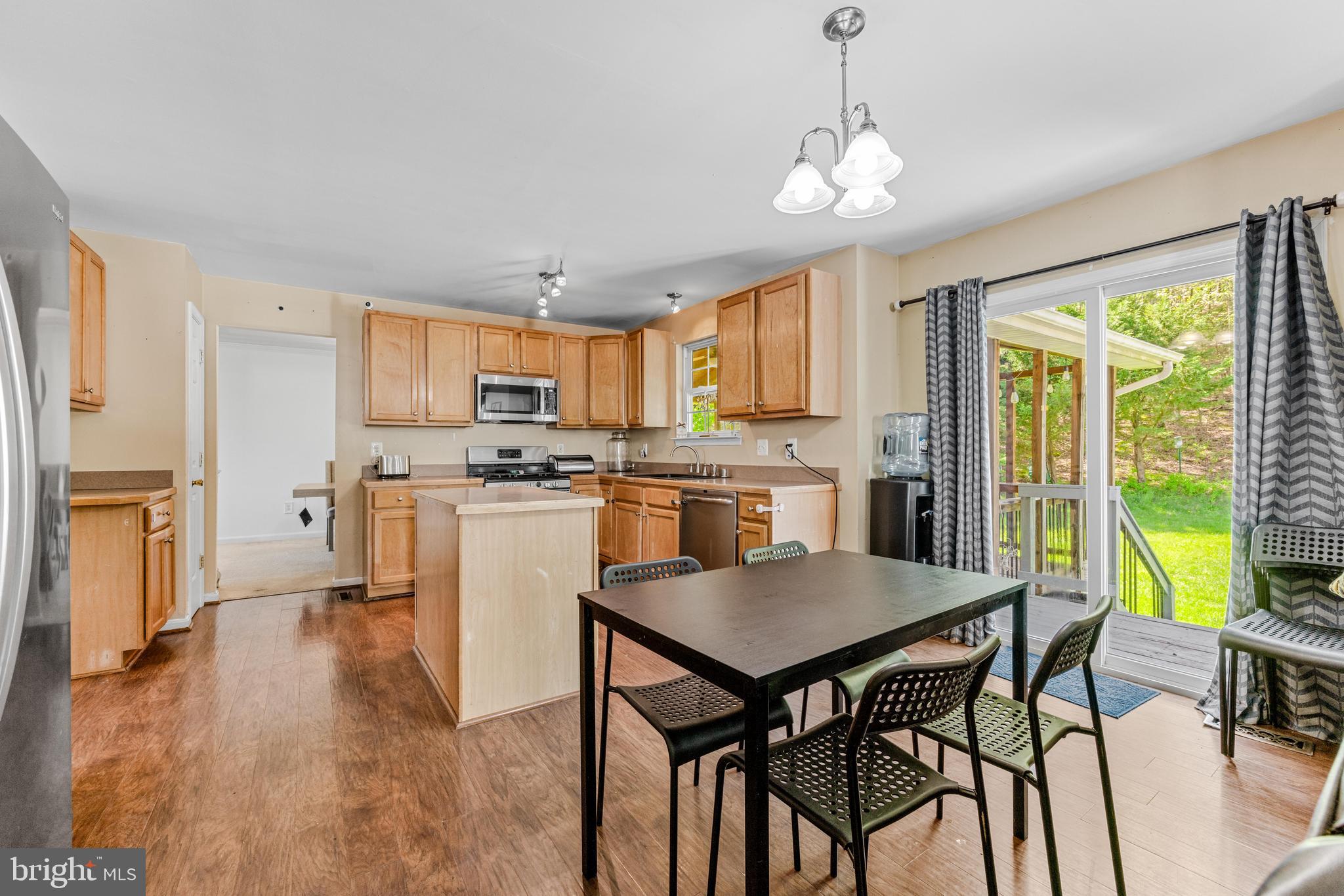 8218 Selwin Ct