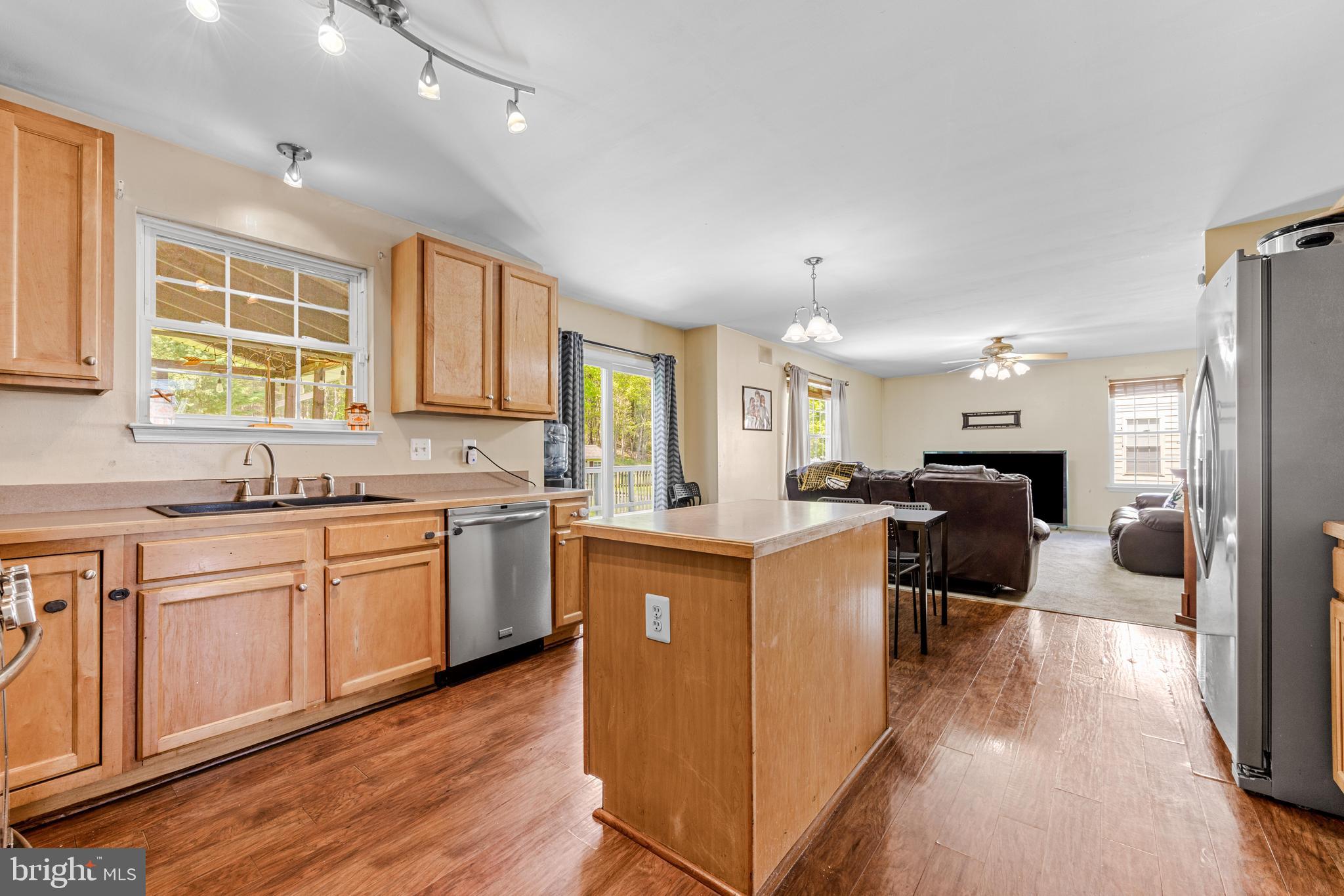 8218 Selwin Ct