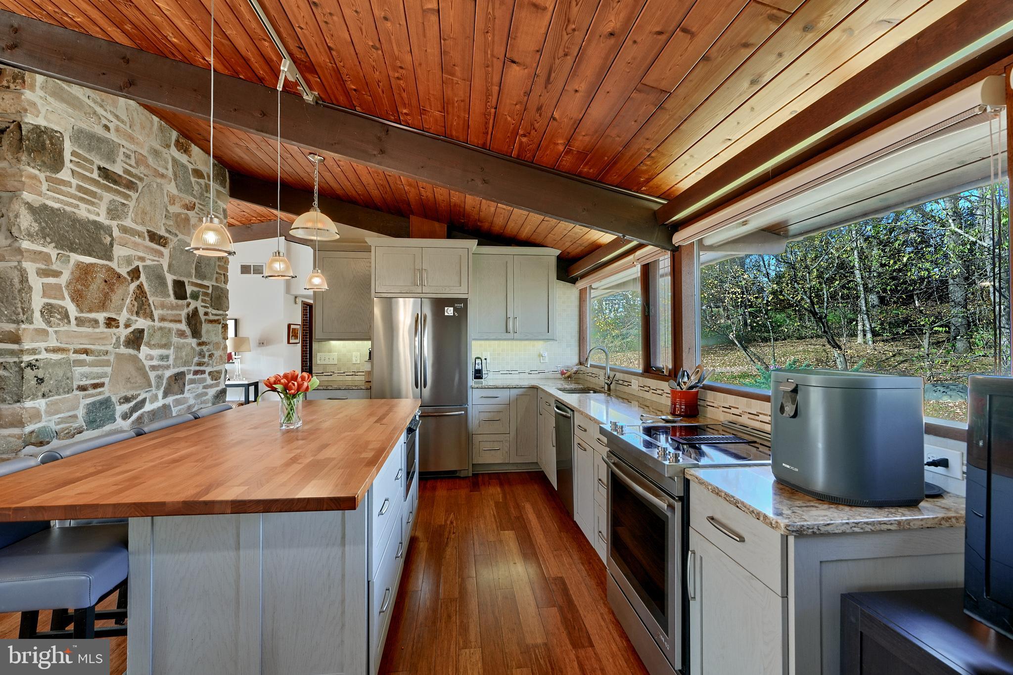 4 Beechmere Ln