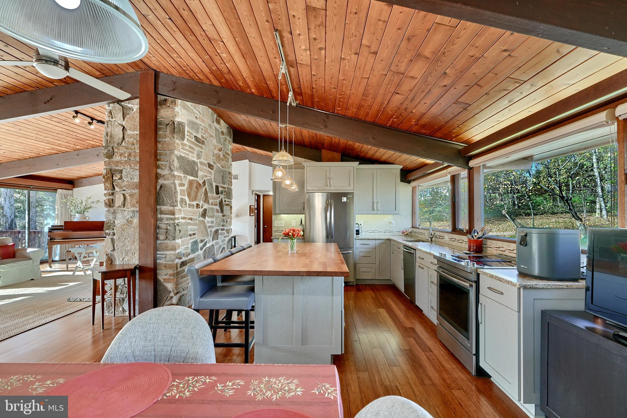 4 Beechmere Ln