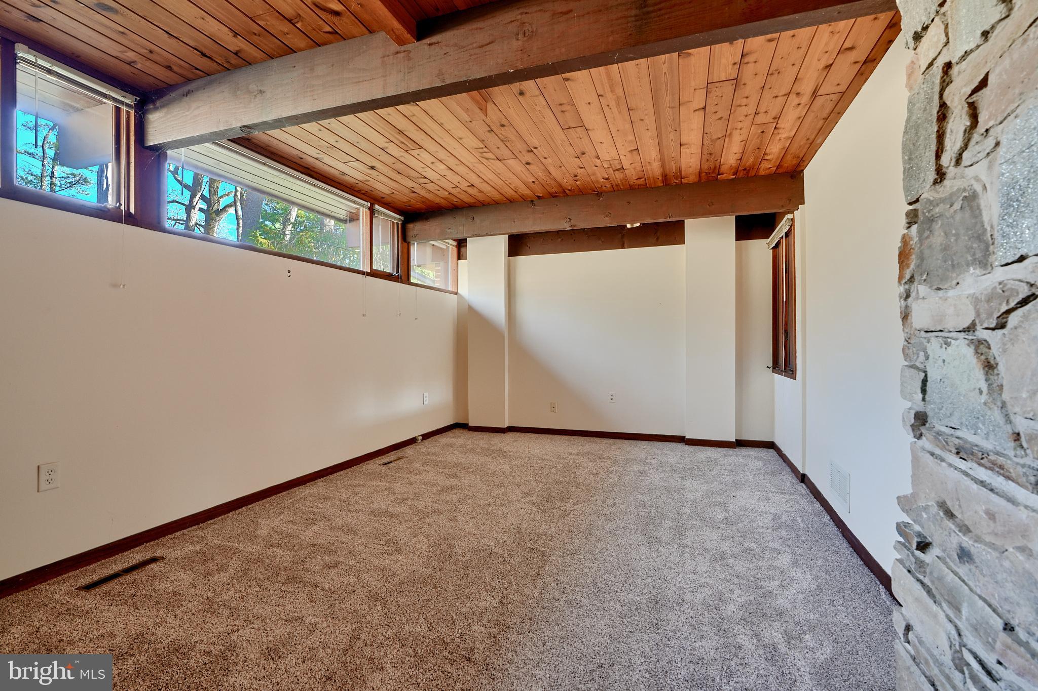 4 Beechmere Ln