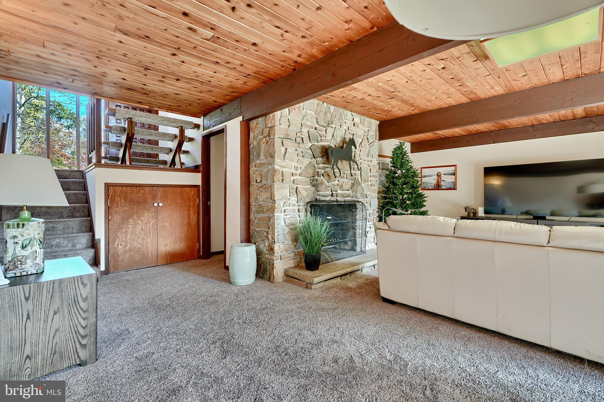 4 Beechmere Ln