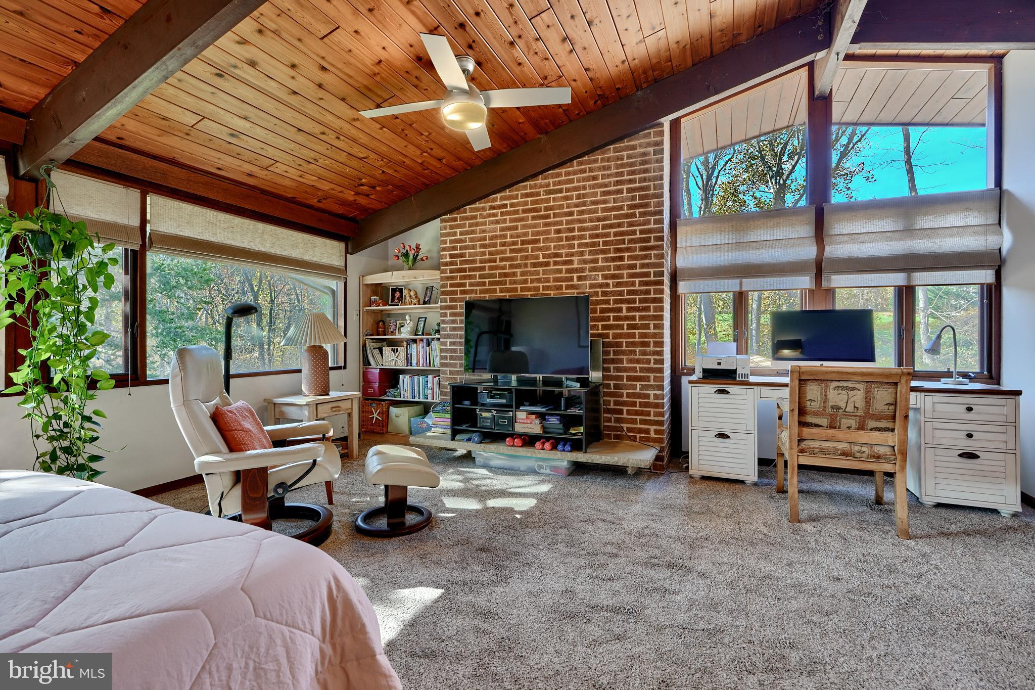 4 Beechmere Ln