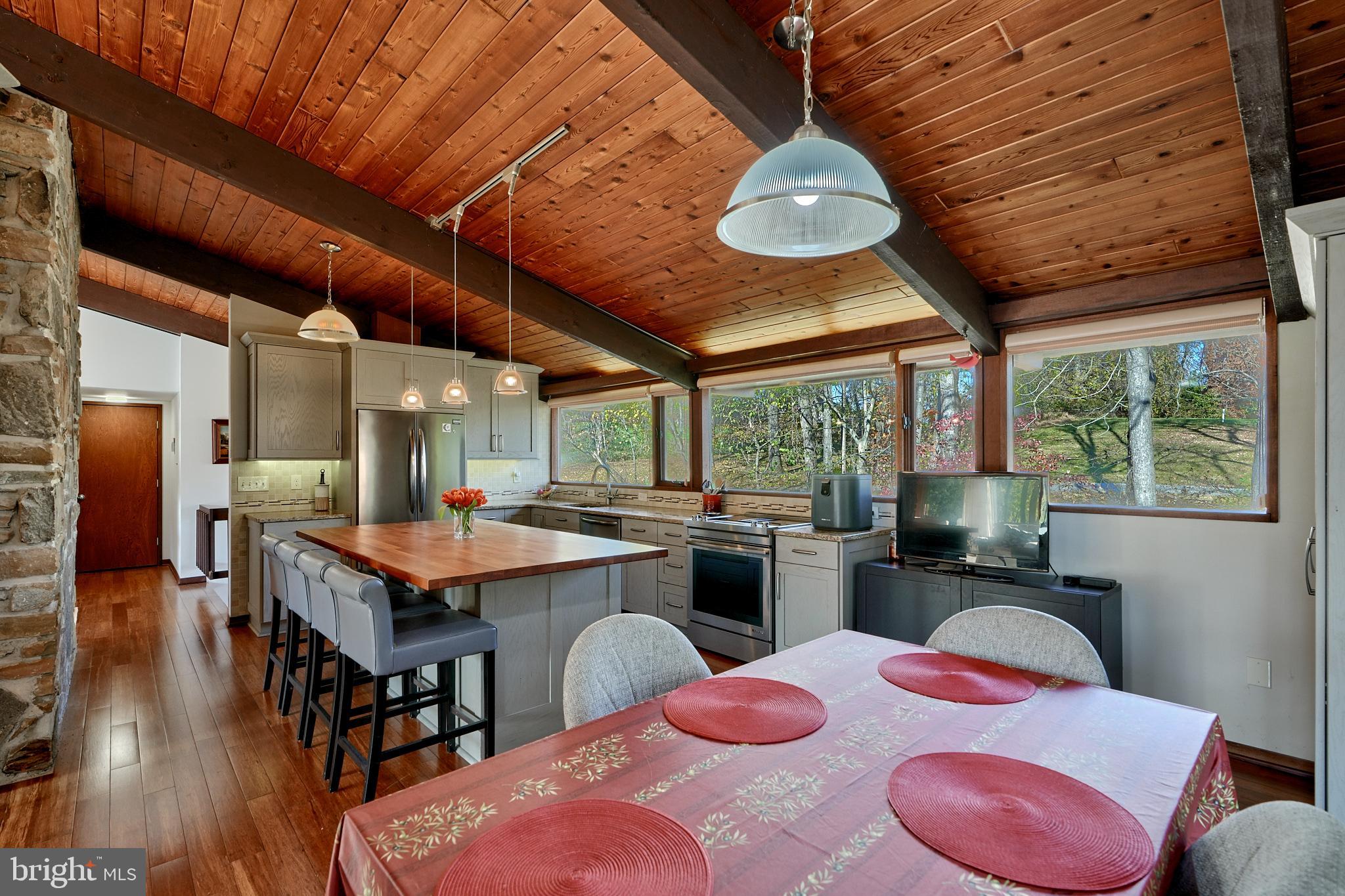 4 Beechmere Ln