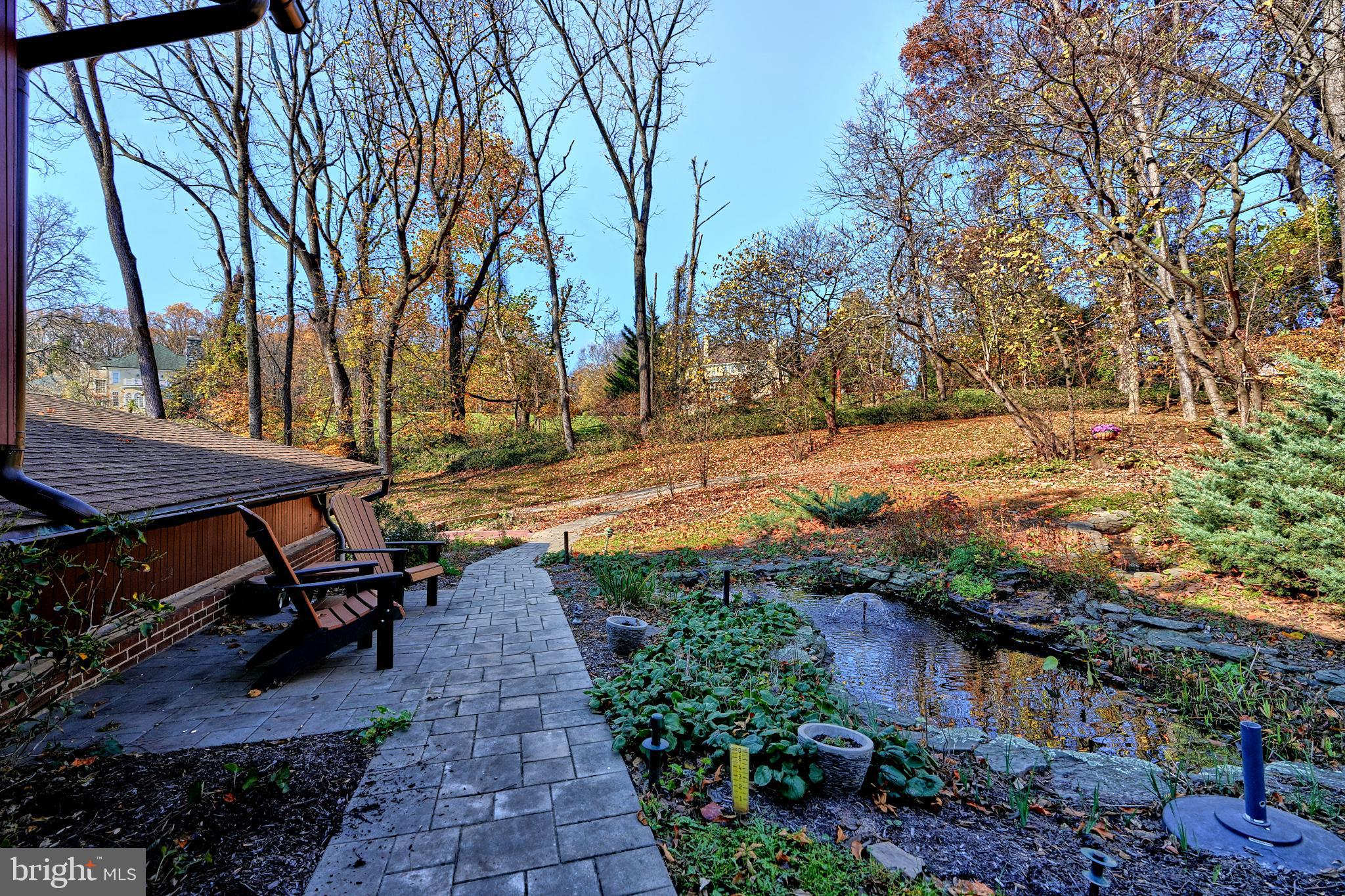 4 Beechmere Ln