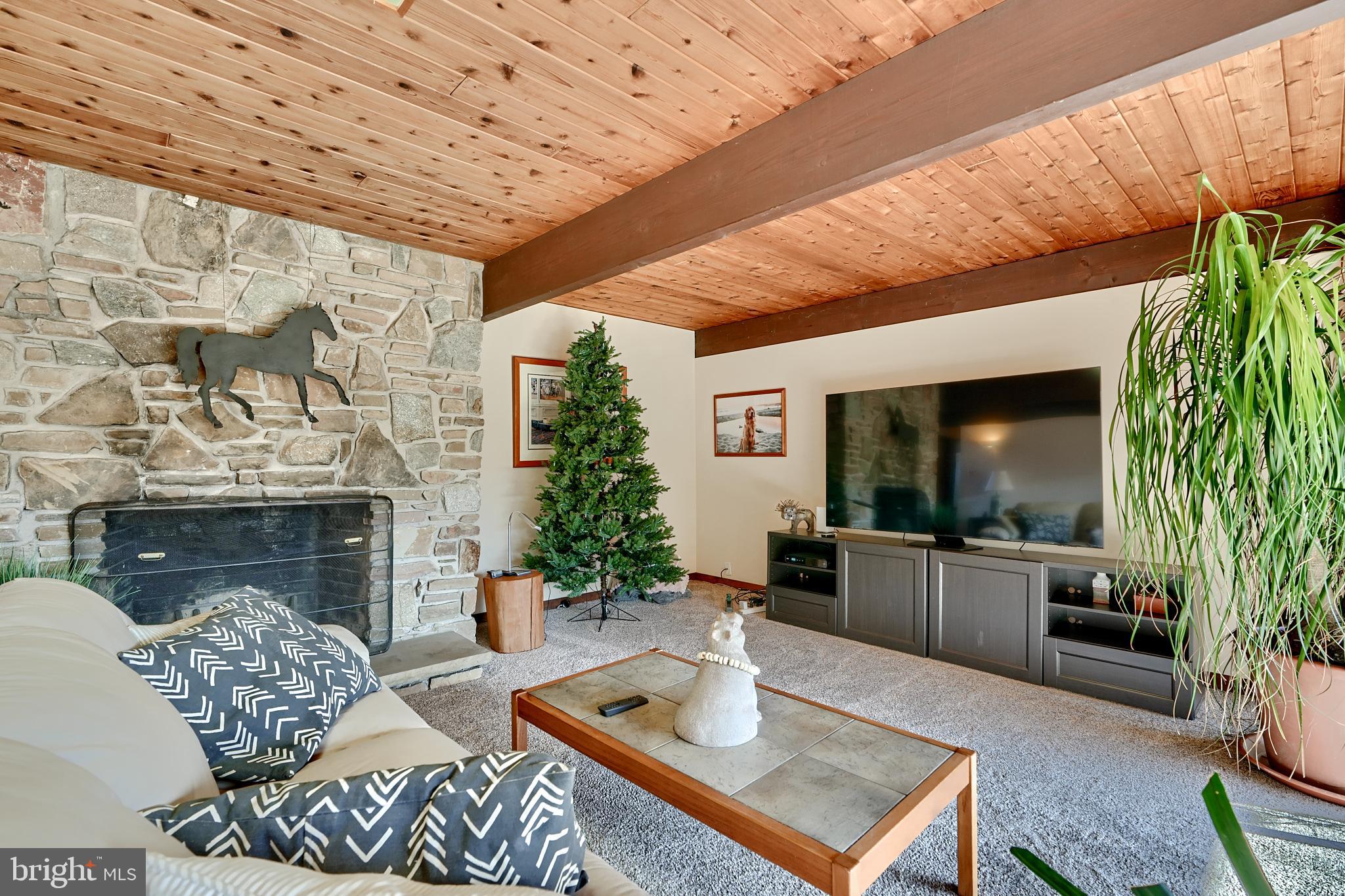 4 Beechmere Ln