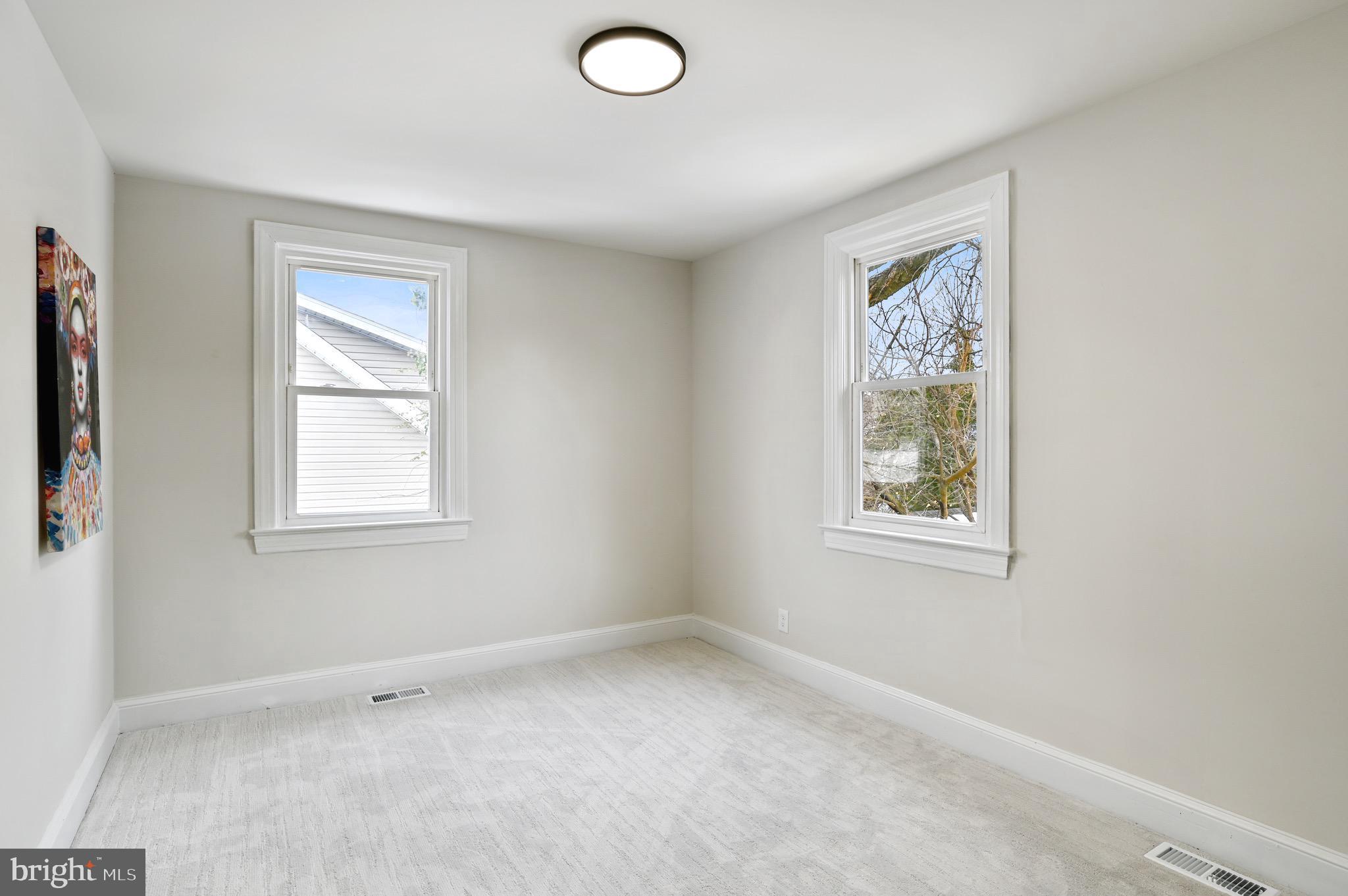 10 Hillside Rd