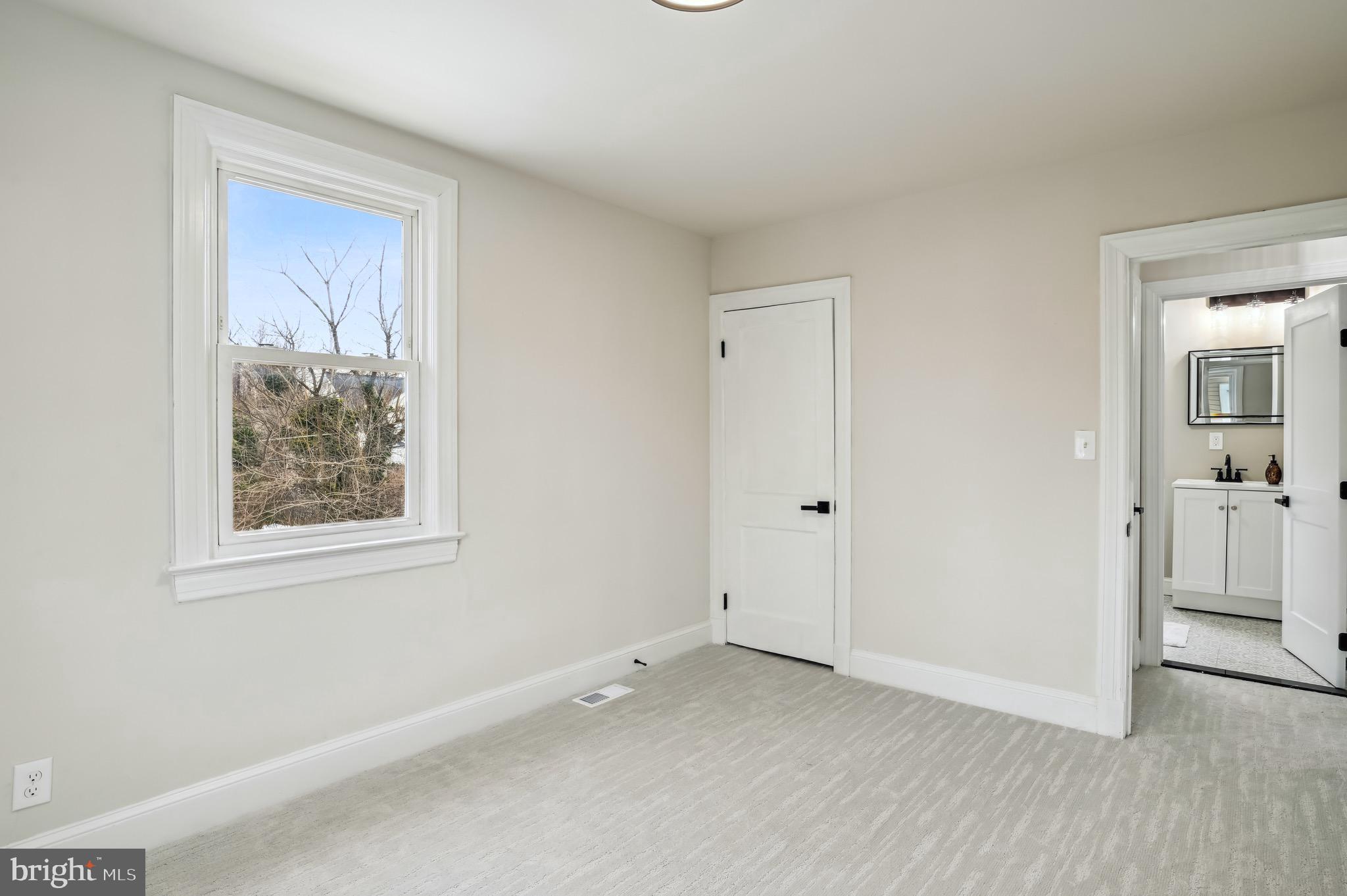 10 Hillside Rd