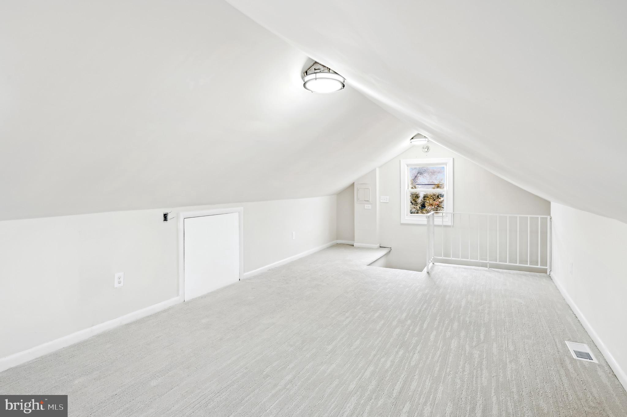 10 Hillside Rd