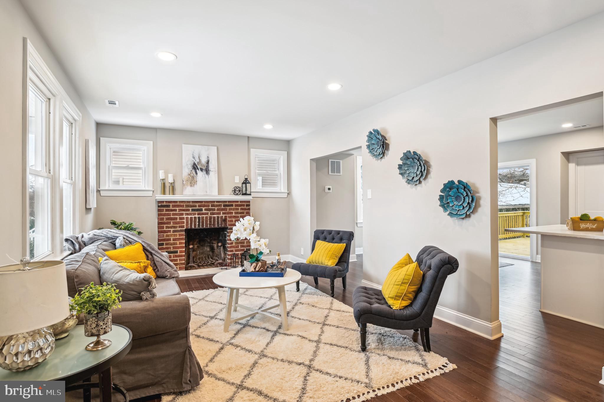 10 Hillside Rd