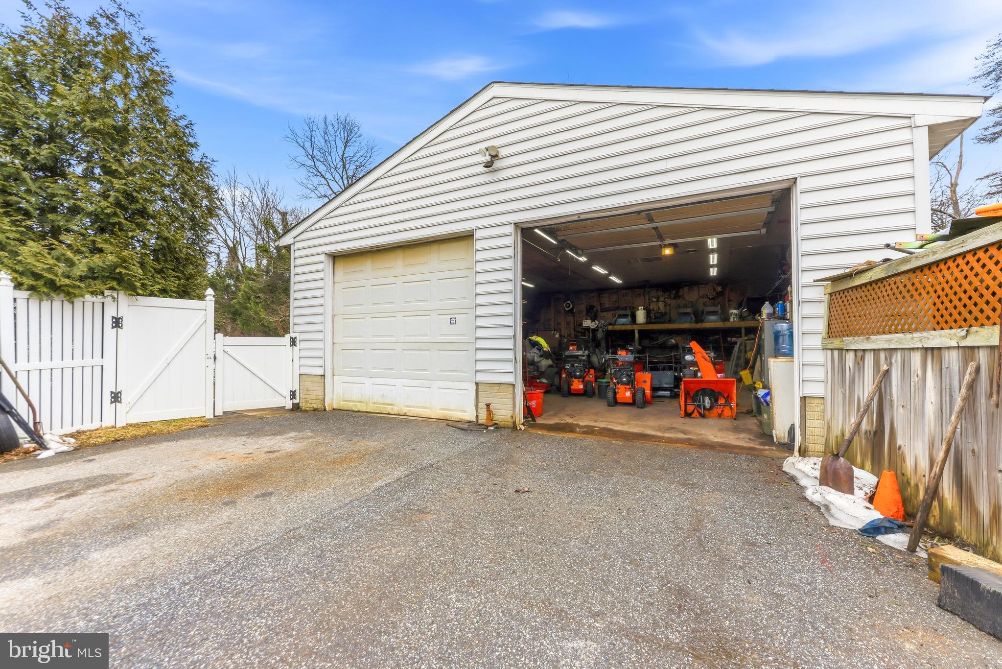 6550 LAWYERS HILL ROAD