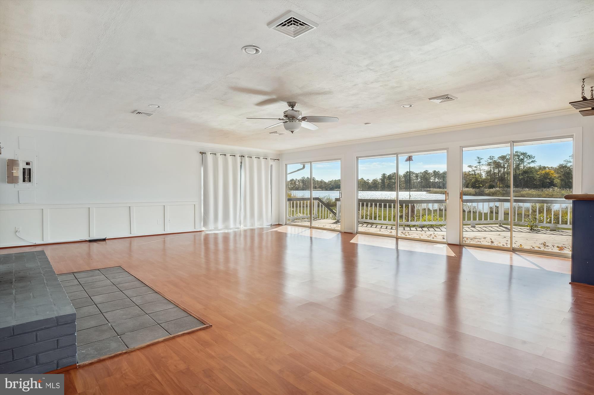 130 GREAT NECK RD