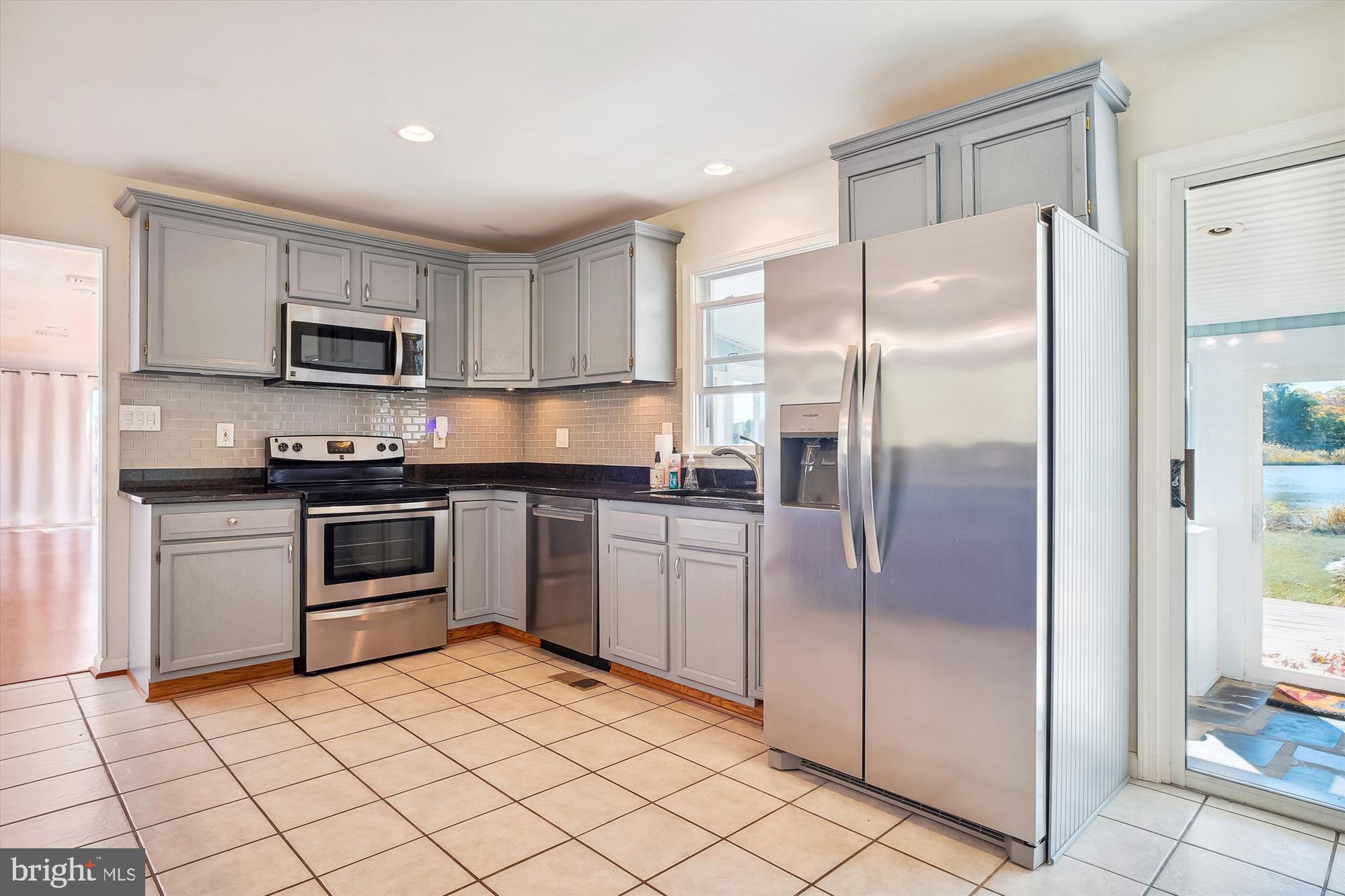 130 GREAT NECK RD