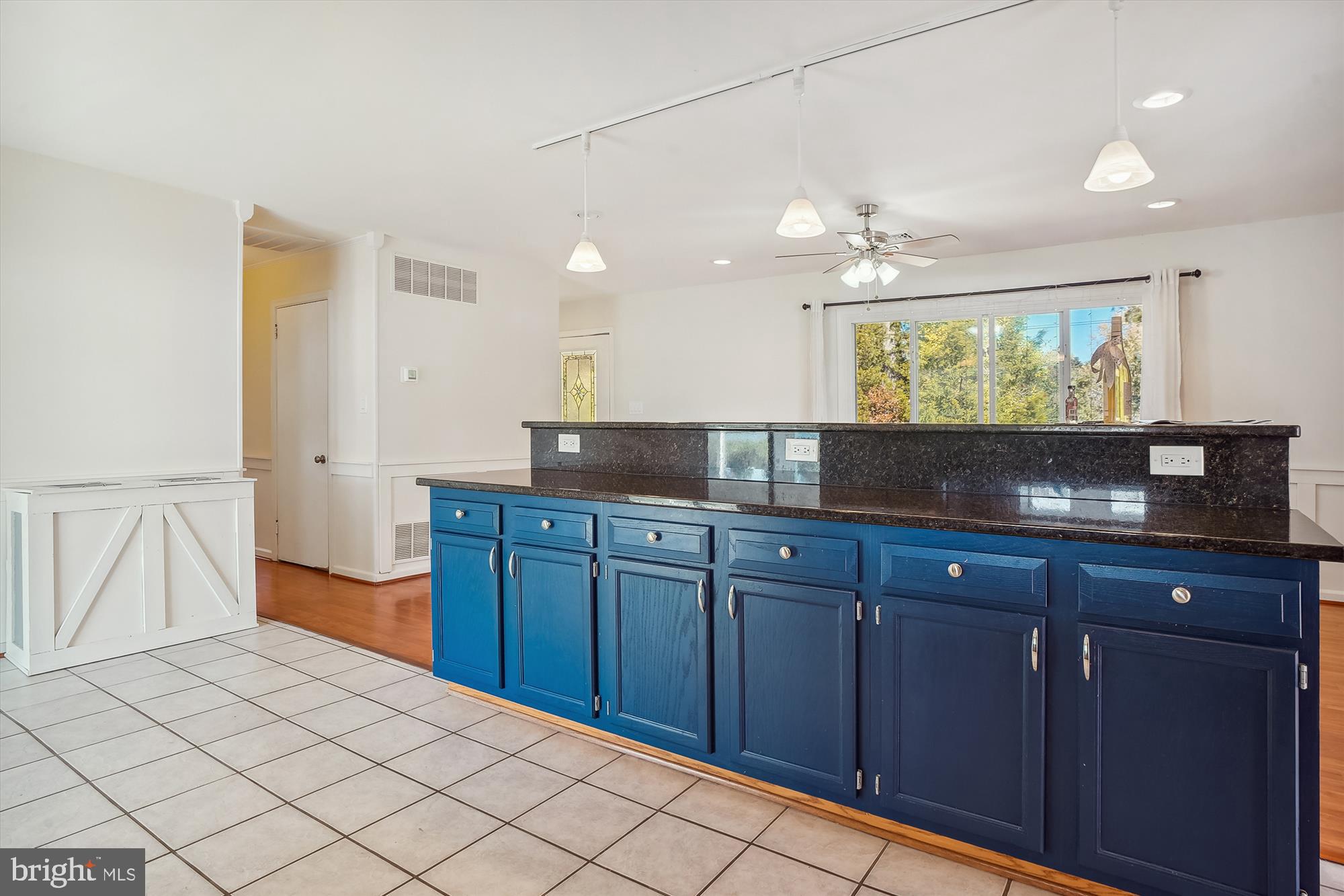130 GREAT NECK RD