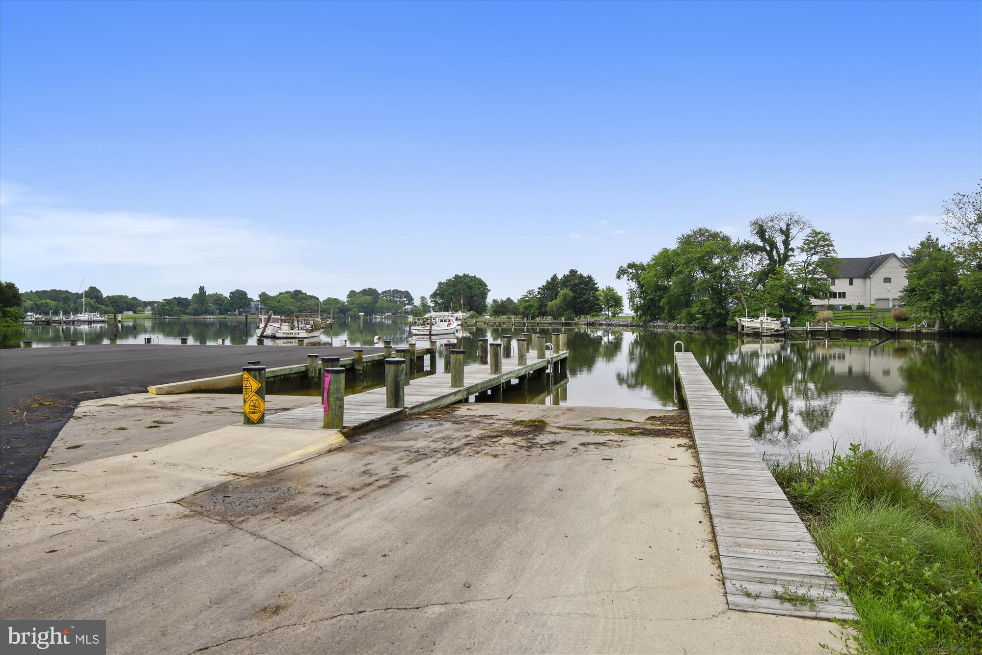 130 GREAT NECK RD