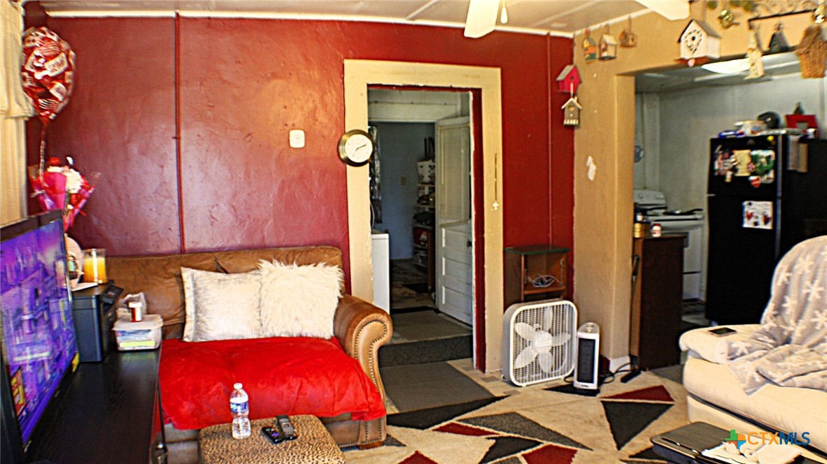 409 N Ave D