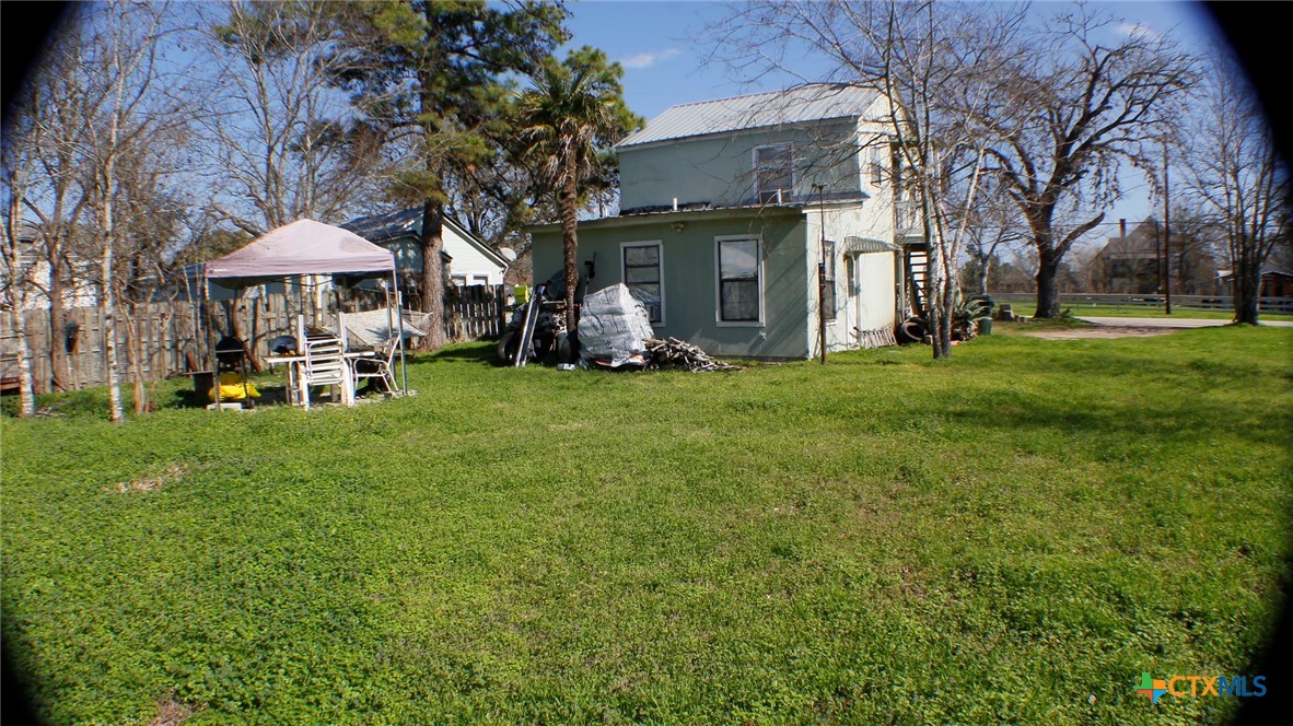 409 N Ave D