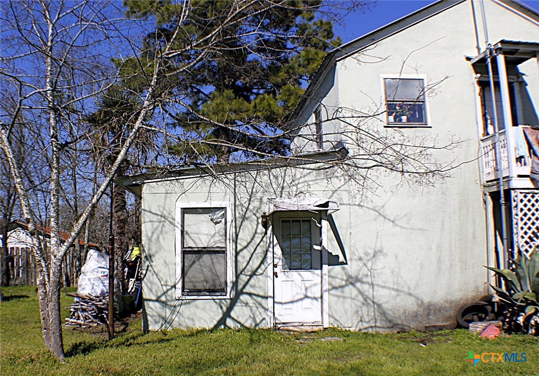 409 N Ave D