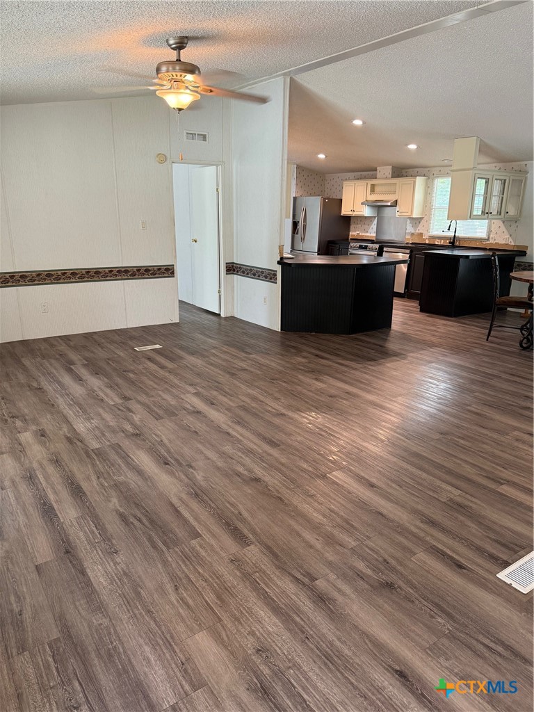 690 Cherry Ridge