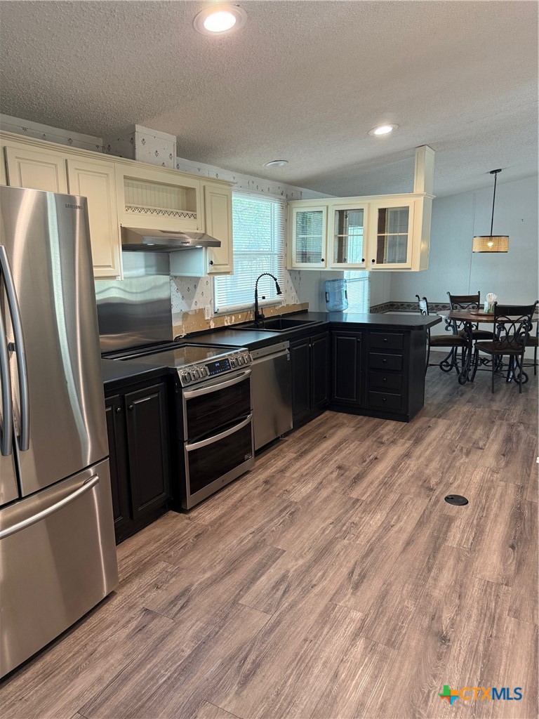 690 Cherry Ridge