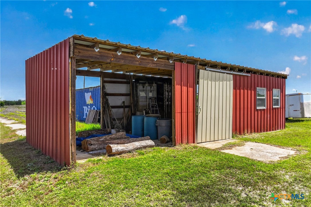 1763 N FM 108