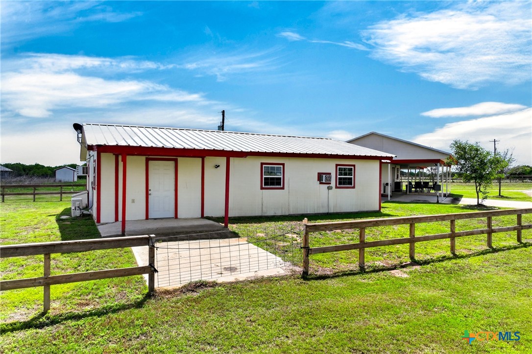 1763 N FM 108