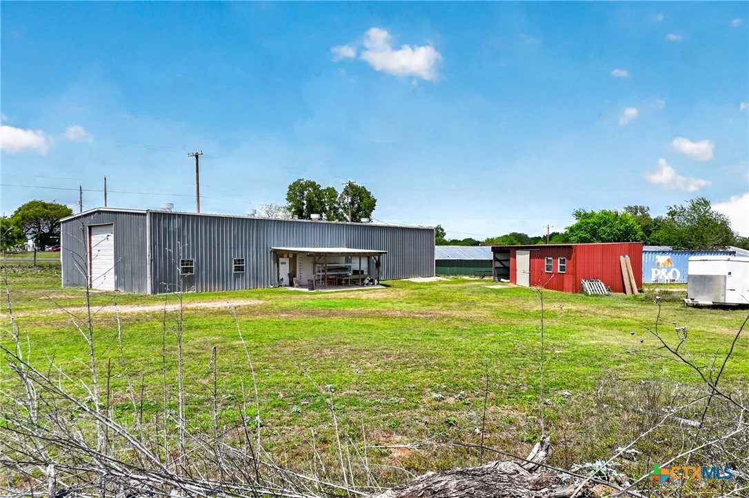 1763 N FM 108