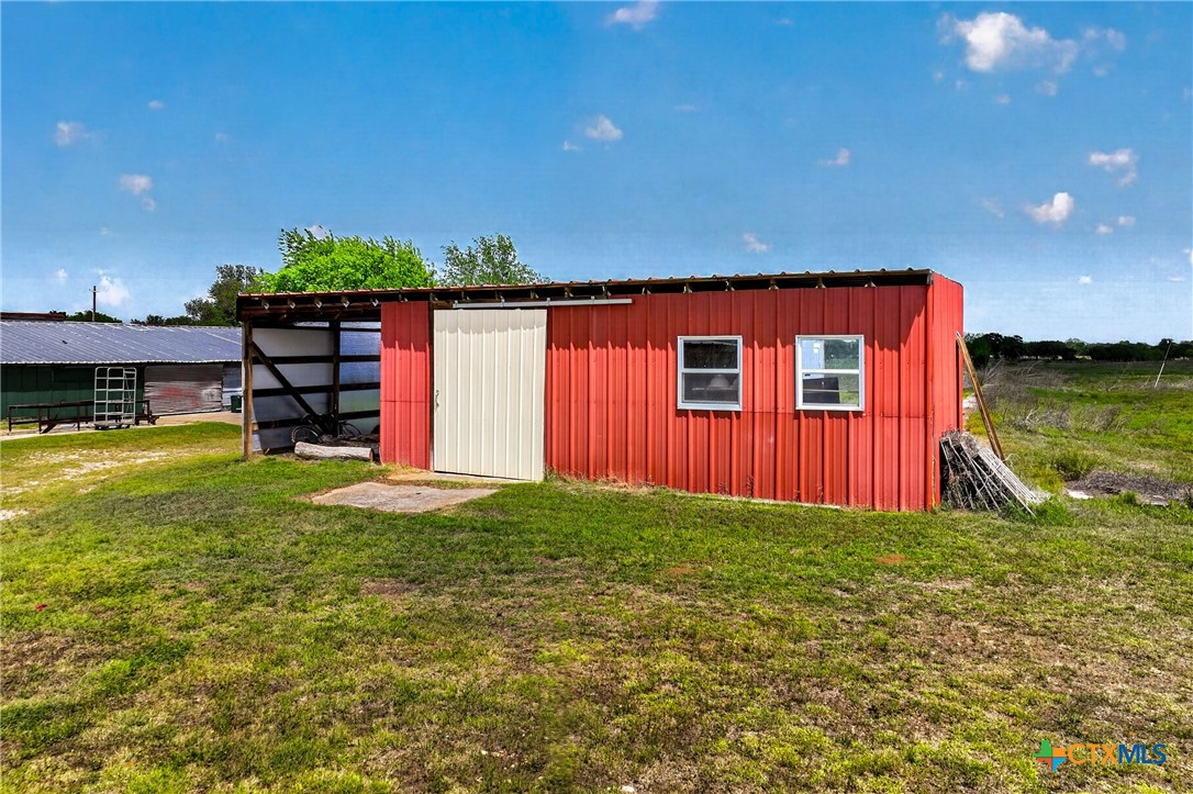 1763 N FM 108