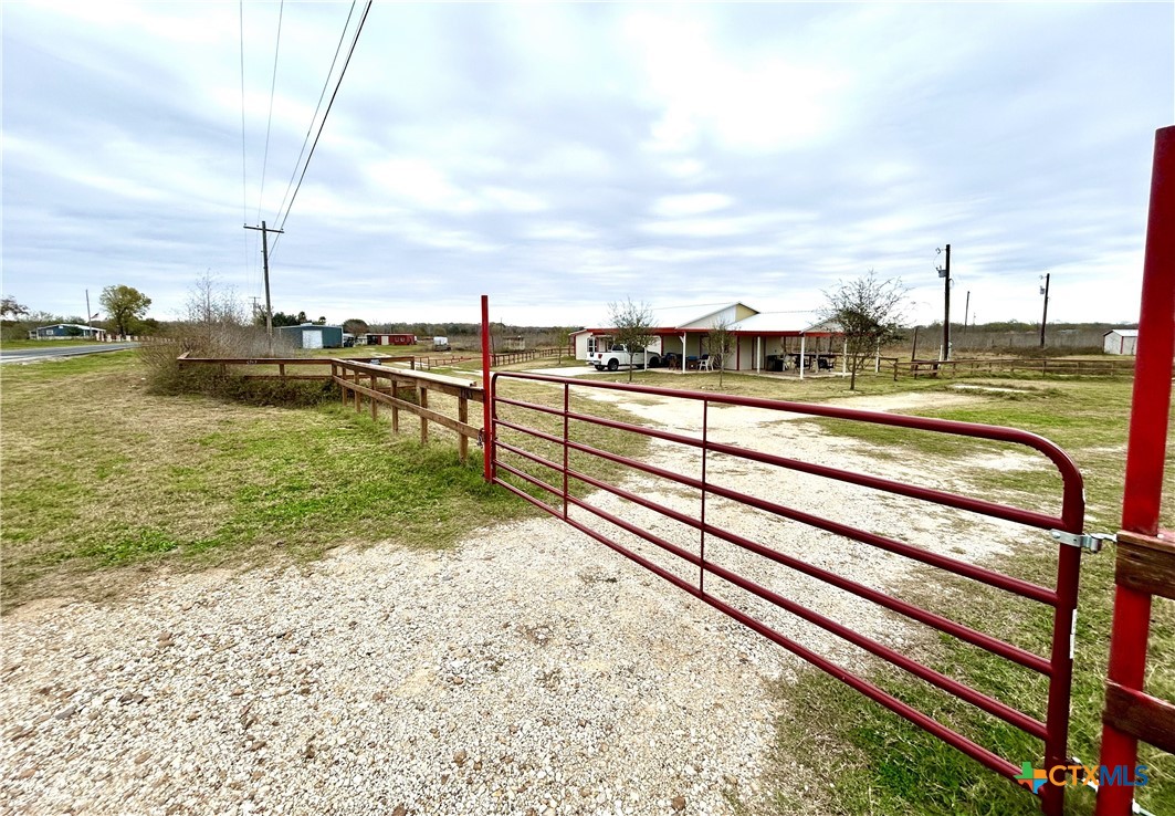 1763 N FM 108