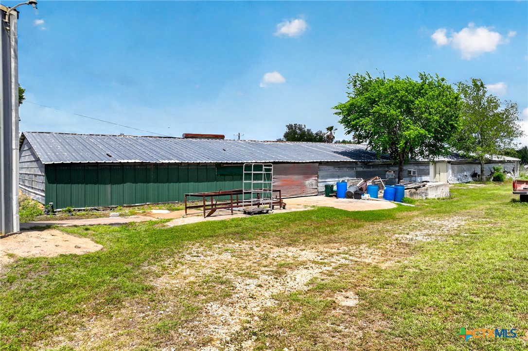 1763 N FM 108