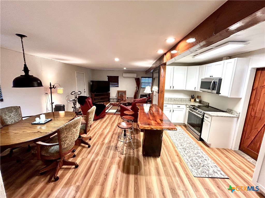 1763 N FM 108