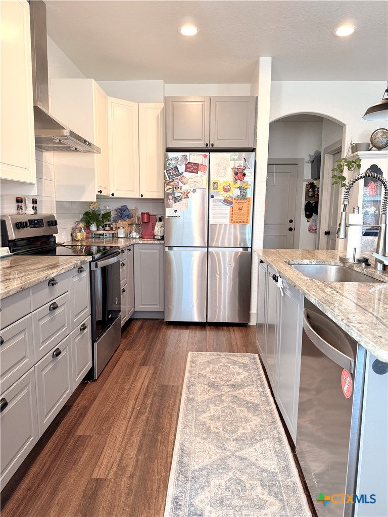2002 Yellow Rose Way