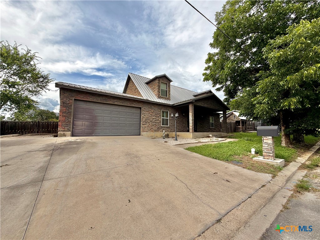 2011 Zint Street