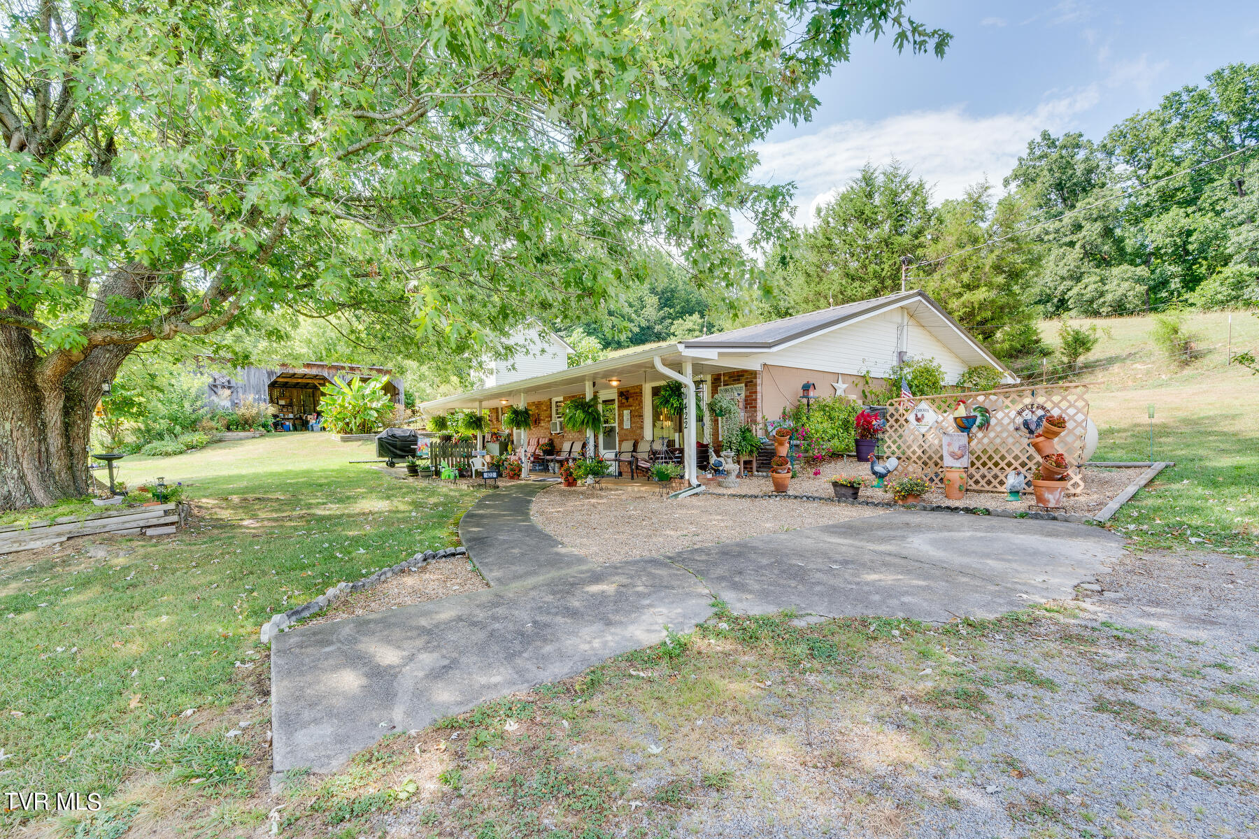 422 Looneys Gap Road