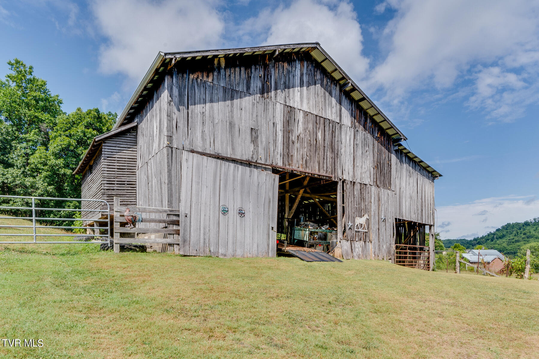 422 Looneys Gap Road