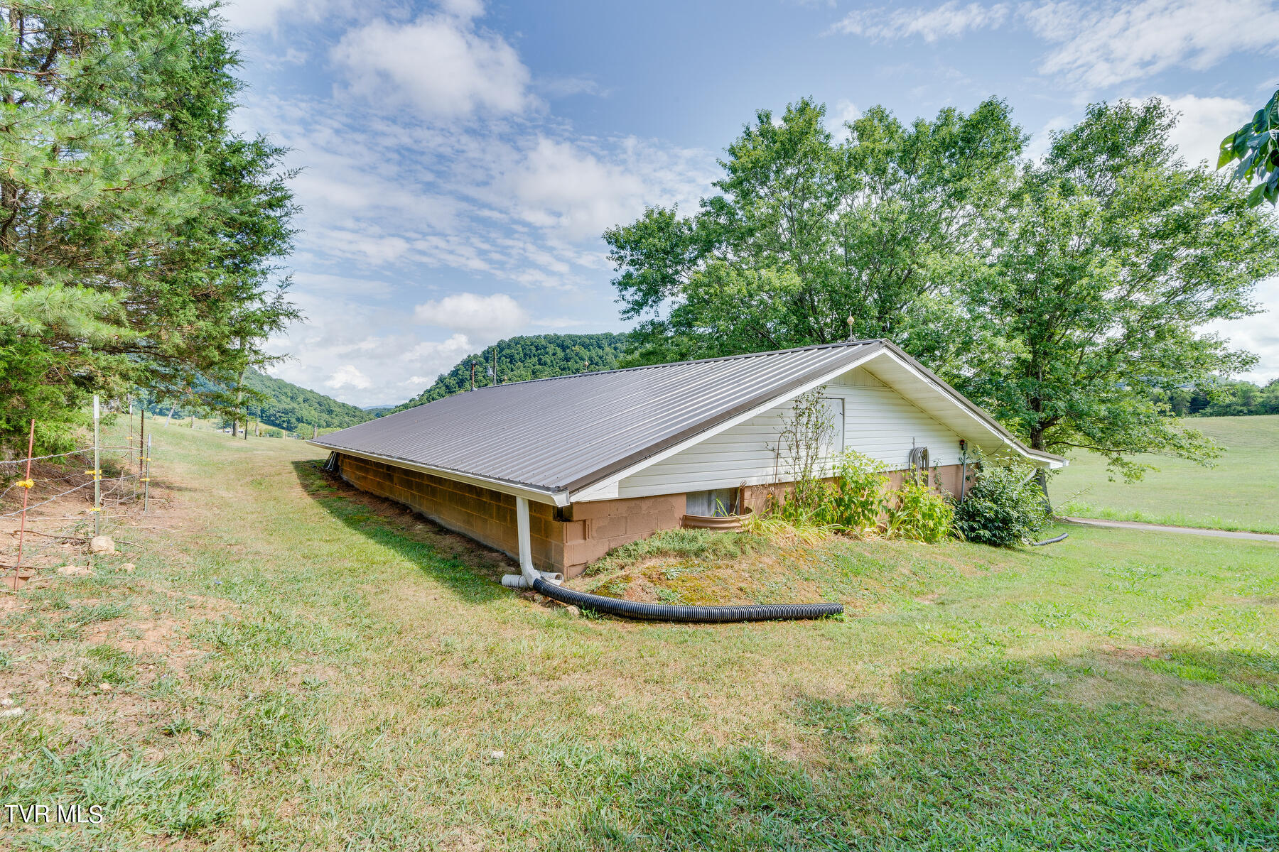 422 Looneys Gap Road