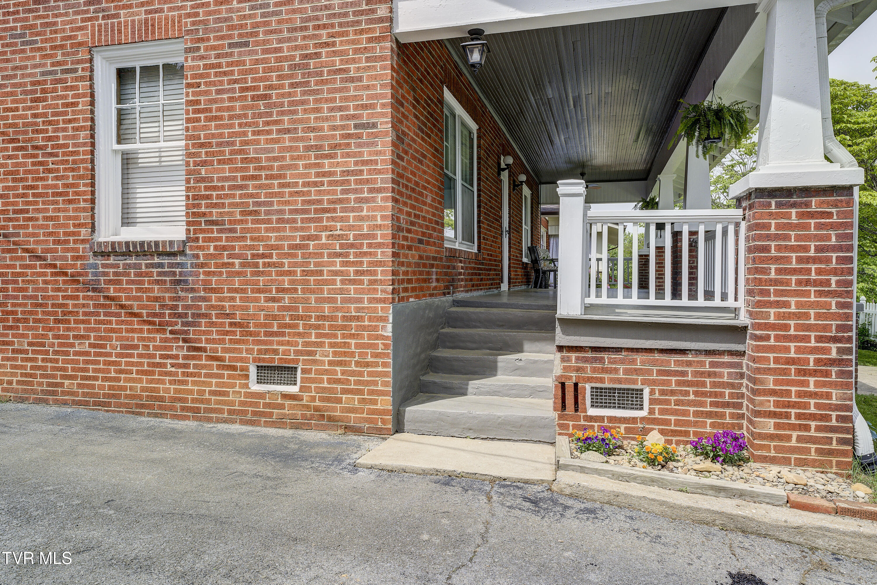 110 East I Street