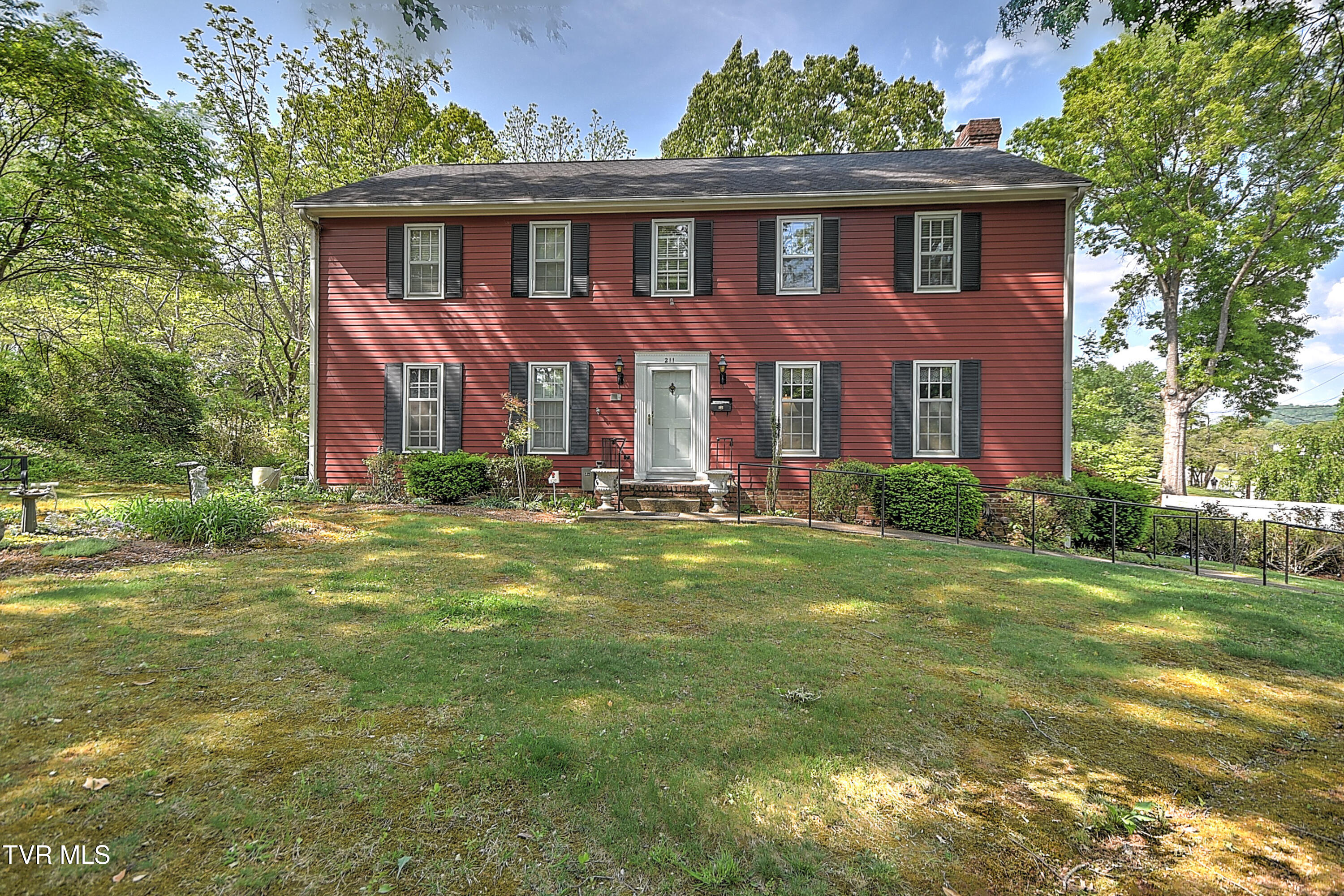 211 Crestwood Drive