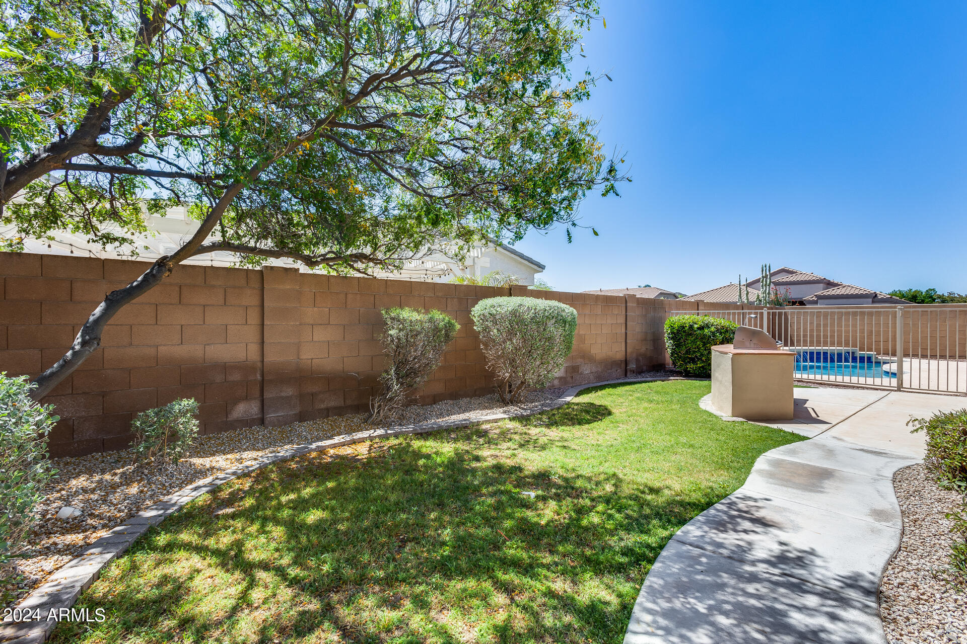 7343 W ROWEL Road