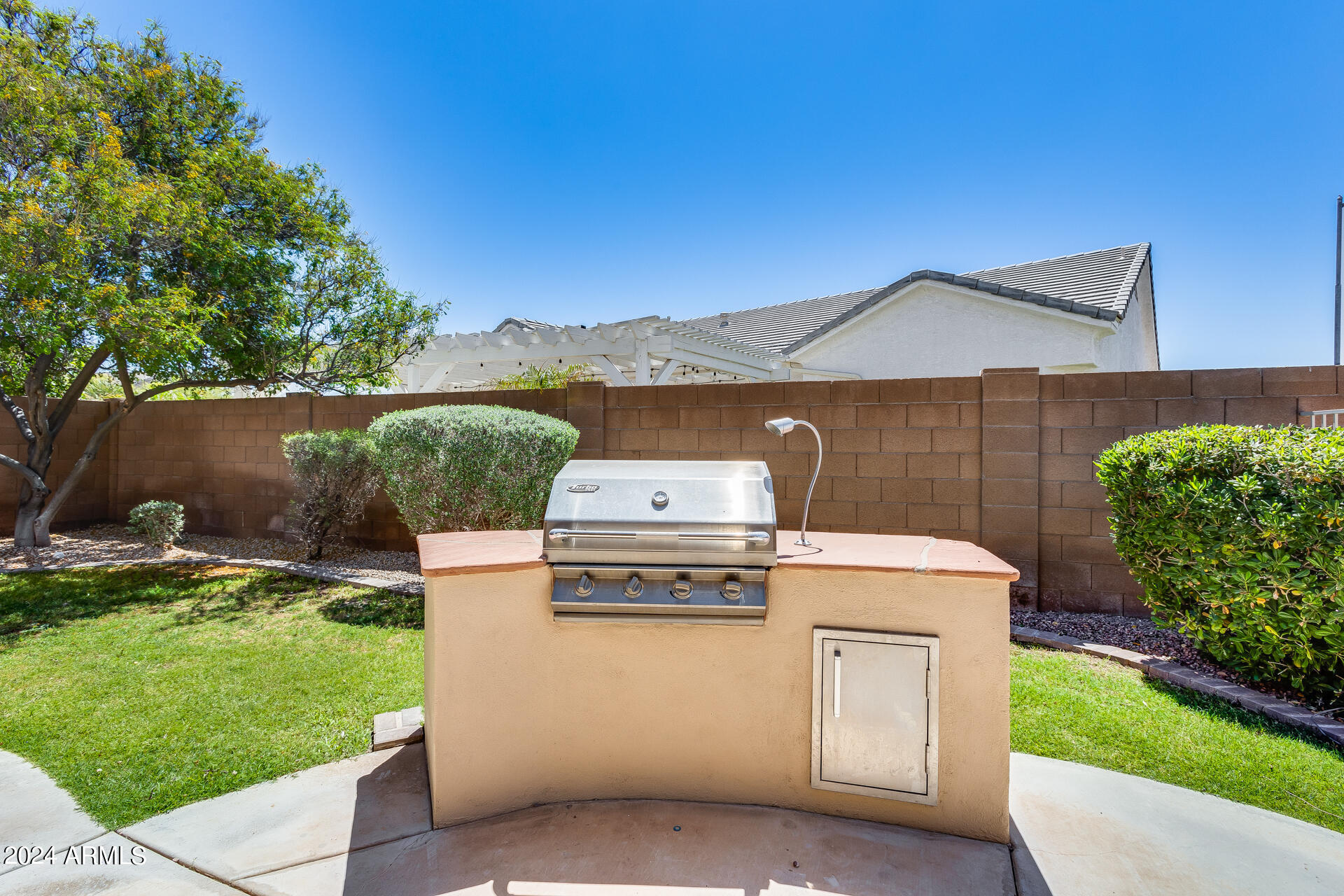 7343 W ROWEL Road