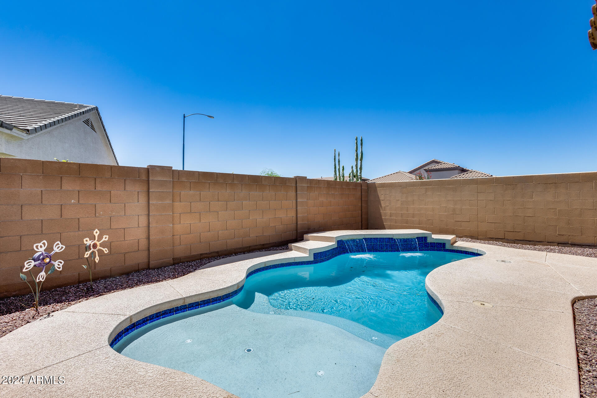 7343 W ROWEL Road
