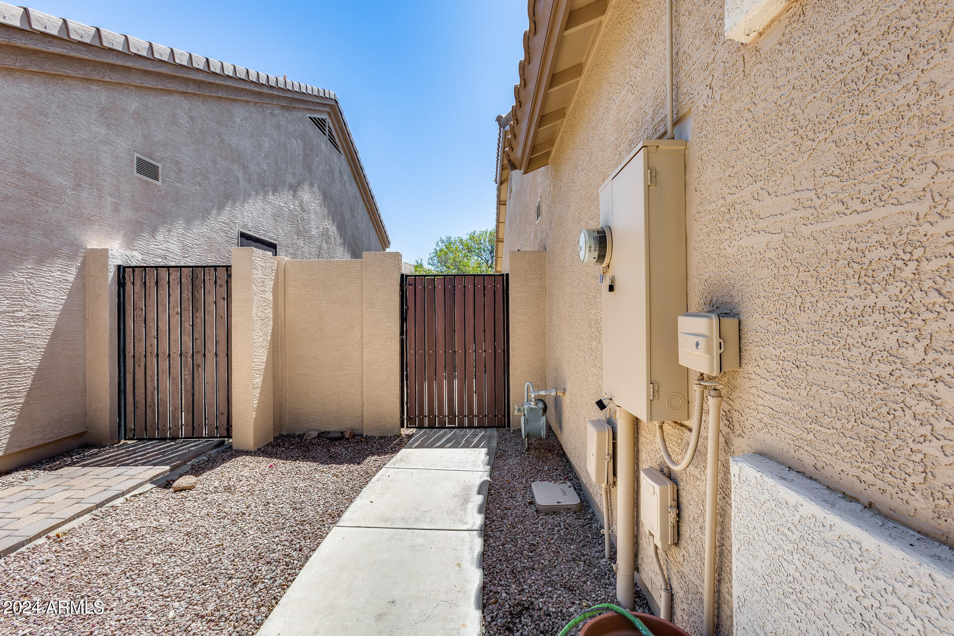 7343 W ROWEL Road