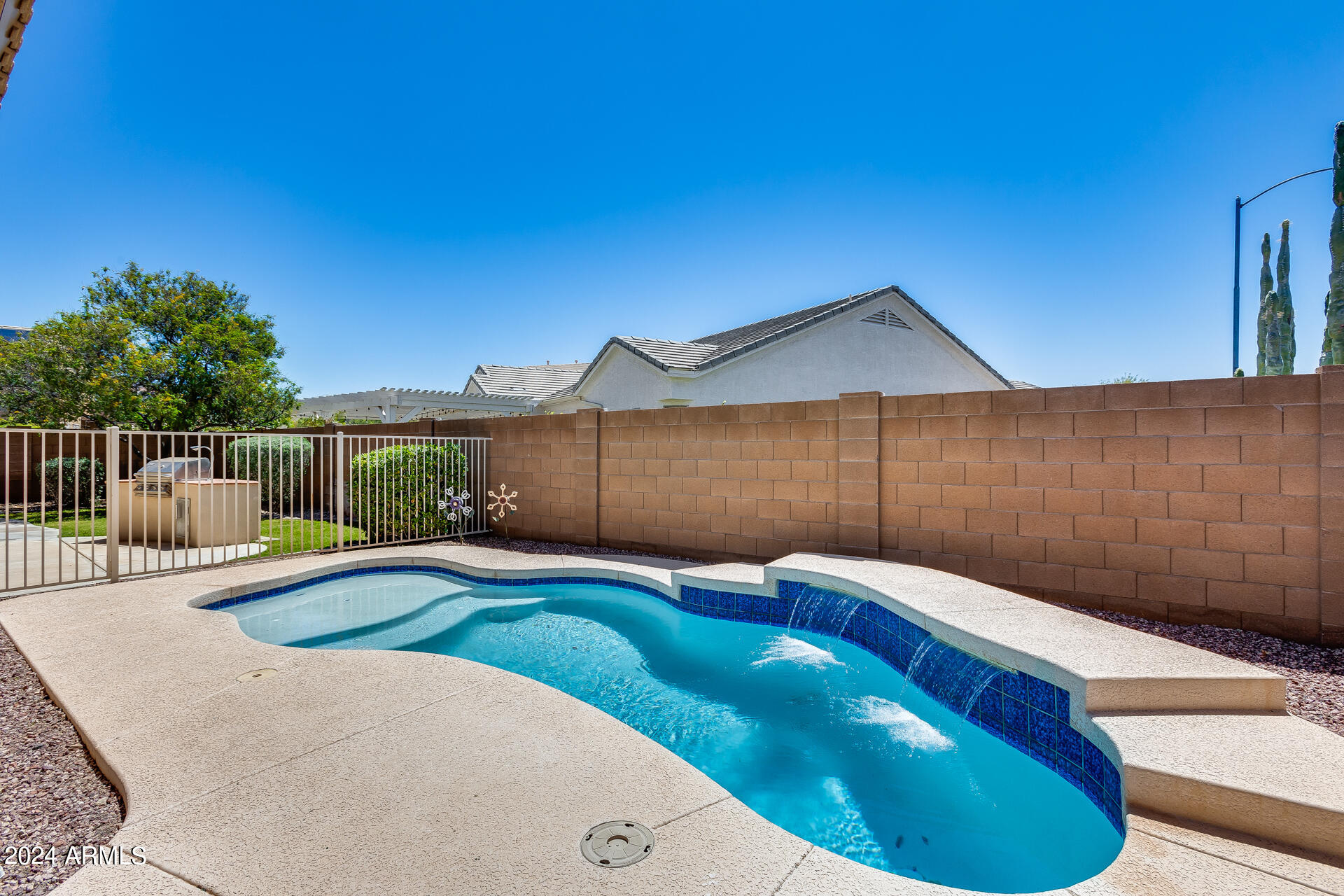 7343 W ROWEL Road