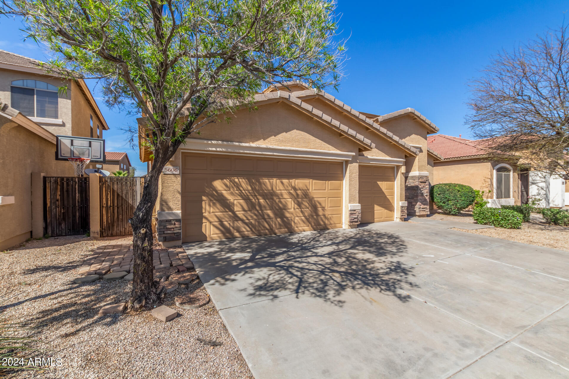 5606 W CARSON Road