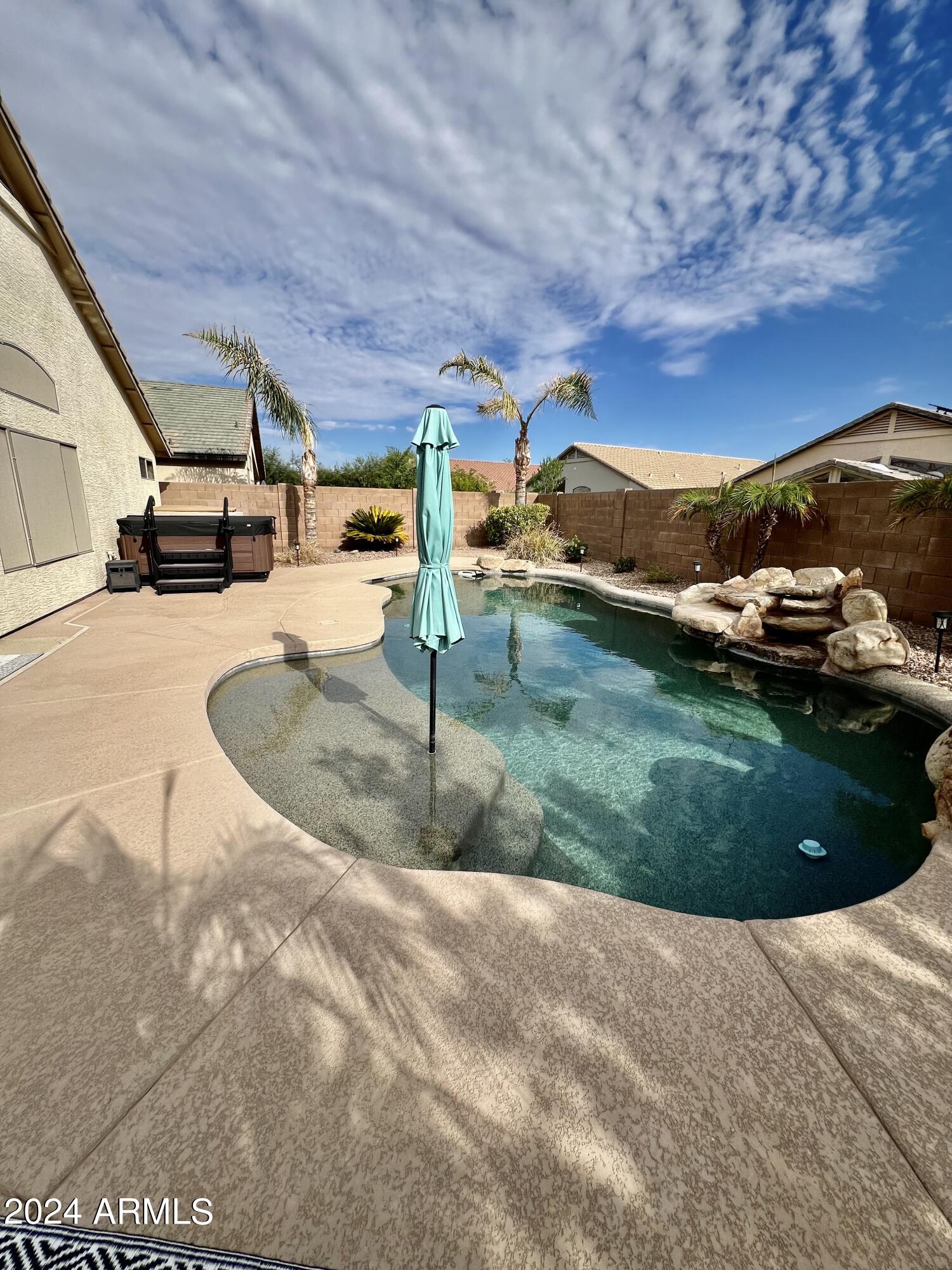2321 W HEDGEHOG Place